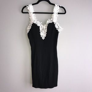 White Lace Trim Mini Dress Elegant Gala Holiday Wedding Party Minimalist EUC